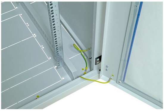 Akustikschränke für das Büro von 19 Zoll Technik. Robuster EDV Schrank